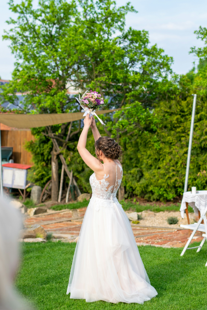 15 Small Backyard Wedding Ideas on a Budget