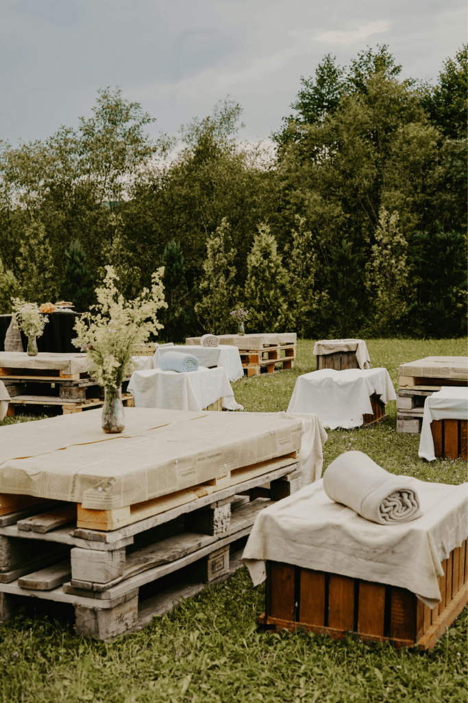 23 Dreamy Outdoor Wedding Decor Ideas on a Budget